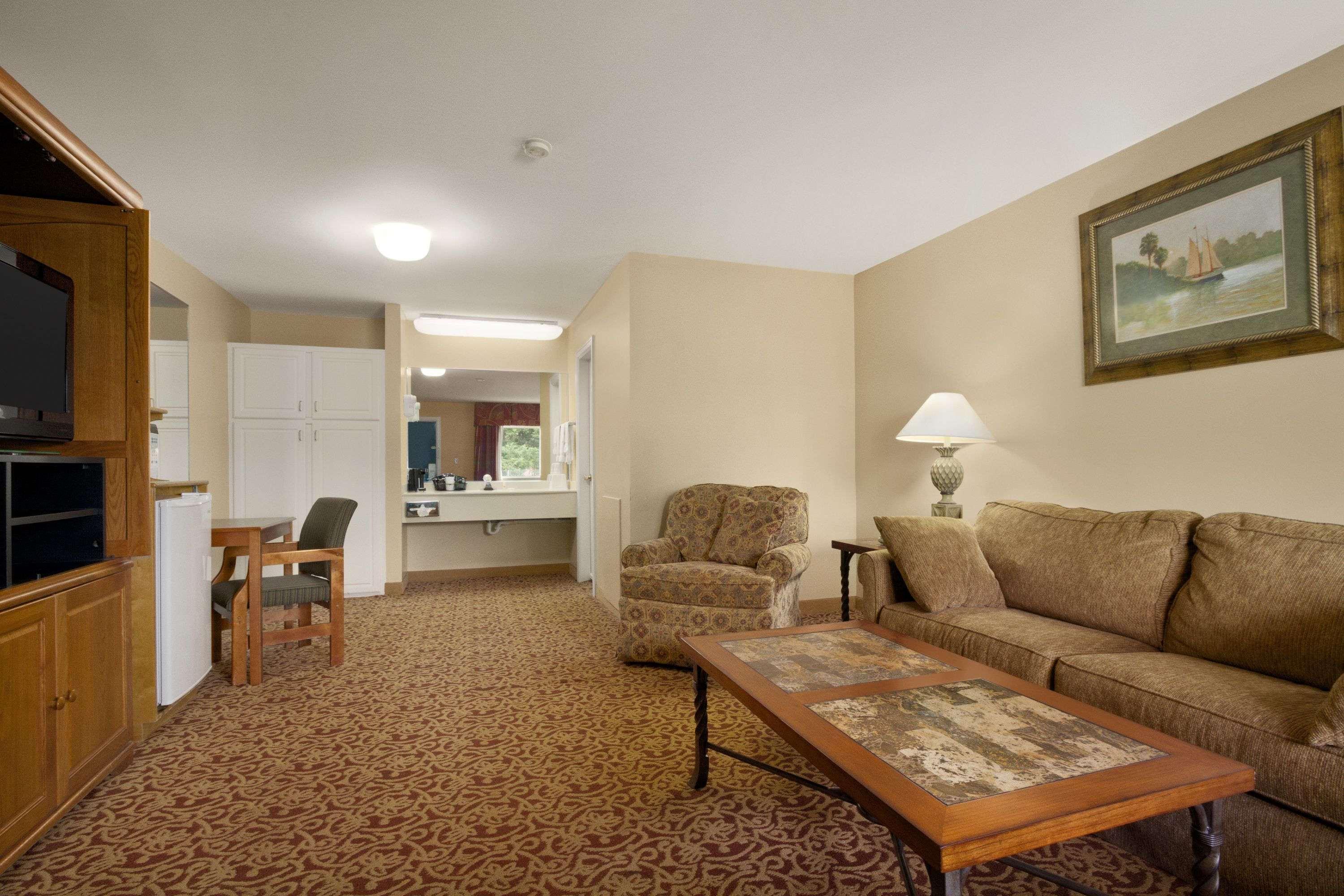 Days Inn By Wyndham Alexander City Exterior photo
