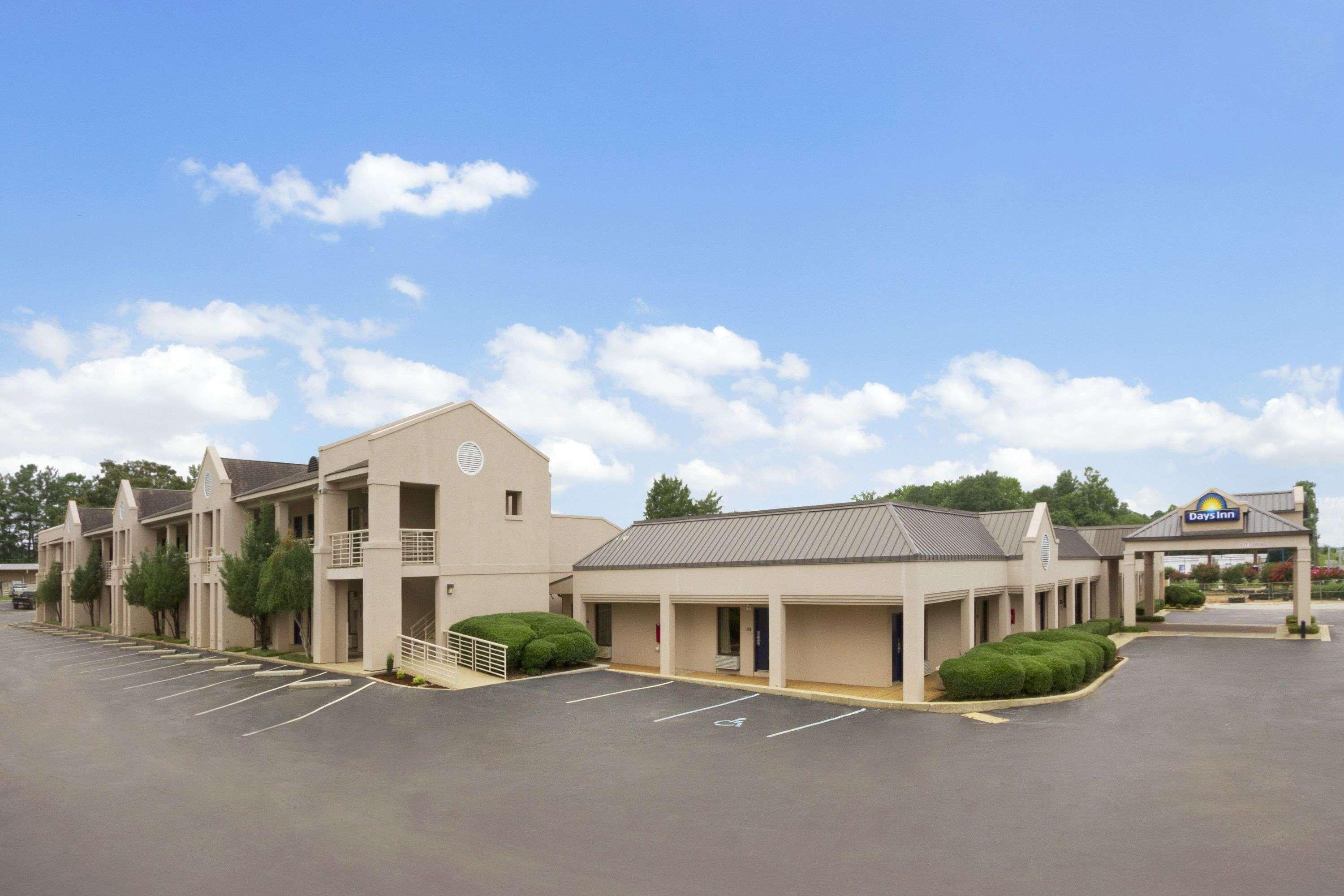 Days Inn By Wyndham Alexander City Exterior photo
