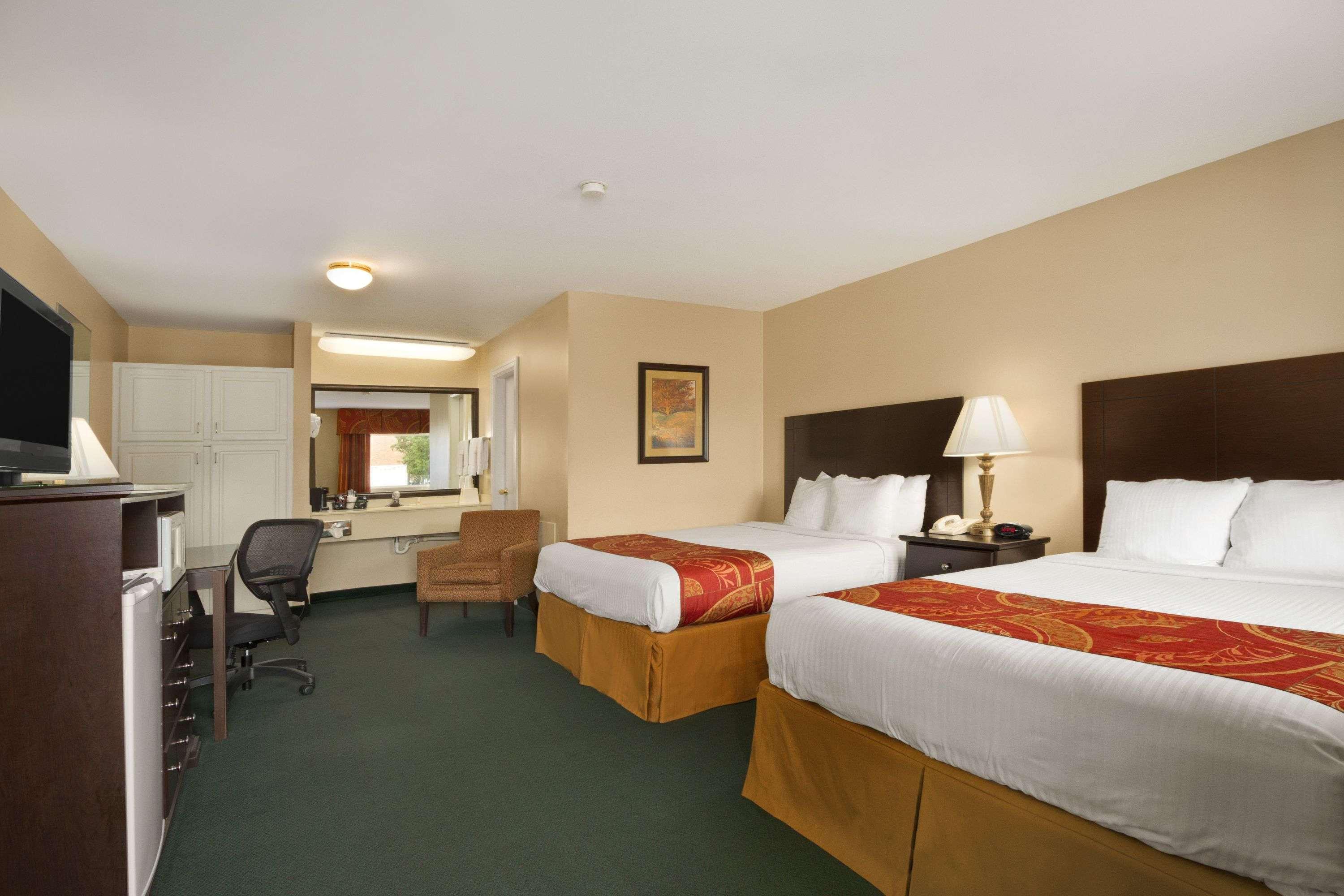 Days Inn By Wyndham Alexander City Exterior photo